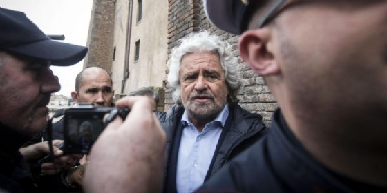 Il leader del Movimento 5 stelle, Beppe Grillo, querelato dal Partito democratico per un post sul suo blog (© Massimo Percossi | ANSA)