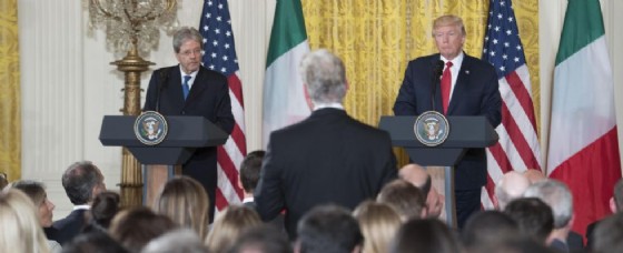 La conferenza stampa tra Paolo Gentiloni e Donald Trump. La conferenza stampa tra Paolo Gentiloni e Donald Trump.
