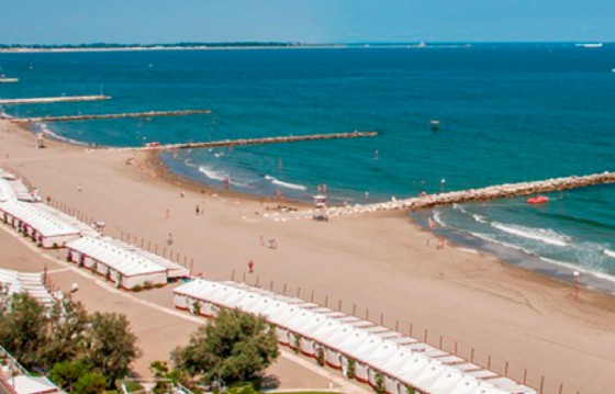 Uomo trovato morto al Lido di Venezia Uomo trovato morto al Lido di Venezia