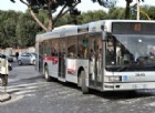 Roma, si stacca lo sportello di un bus: un ferito