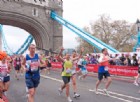 Una donna bionica partecipa alla maratona Great North Run