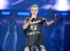 Justin Bieber getta il microfono e abbandona il concerto. La colpa sarebbe dei fan