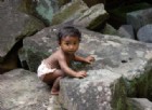 Mowgli esiste davvero! Trovata nella giungla una bimba allevata dalle scimmie