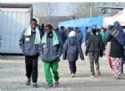 Inzago, il sindaco si segna i nomi dei manifestanti pro-migranti: Li mander a casa vostra