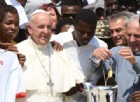 Migranti, la (parziale) svolta di papa Francesco: Accogliere a seconda dei posti disponibili