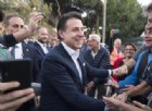 Standing ovation per Giuseppe Conte sul palco M5s: Gli slogan li lasciamo agli altri