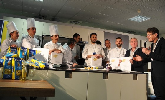 I cuochi partecipanti presentati dal giornalista specializzato Luigi Cremona