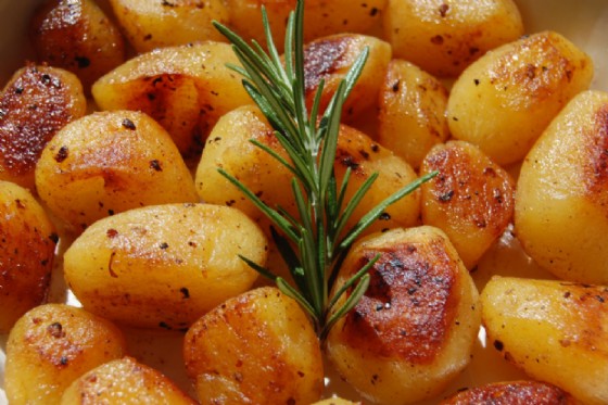 Il contorno ideale : le patate al forno profumate di rosmarino
