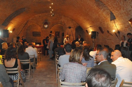 Un centinaio di persone hanno assistito alla presentazione dell'evento e all'assegnazione del premio