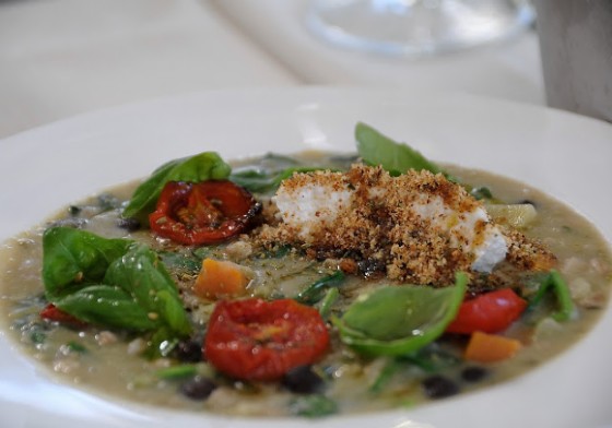 La zuppa di legumi contadina con ricotta di bufala ...