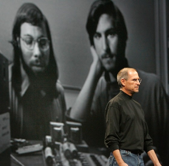 Steve Jobs speaks in front of an old photo of Steve Wozniak (L) and himself when they first started Apple on January 9, 2007 (AFP Photo/Tony Avelar)