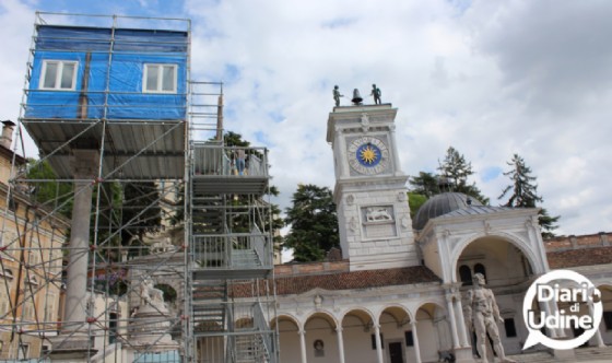 L'installazione di Tatzu Nishi in piazza Libertà a Udine
