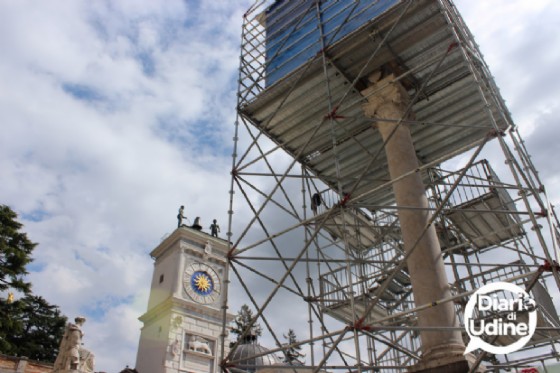L'installazione di Tatzu Nishi in piazza Libertà a Udine