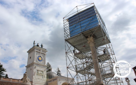 L'installazione di Tatzu Nishi in piazza Libertà a Udine