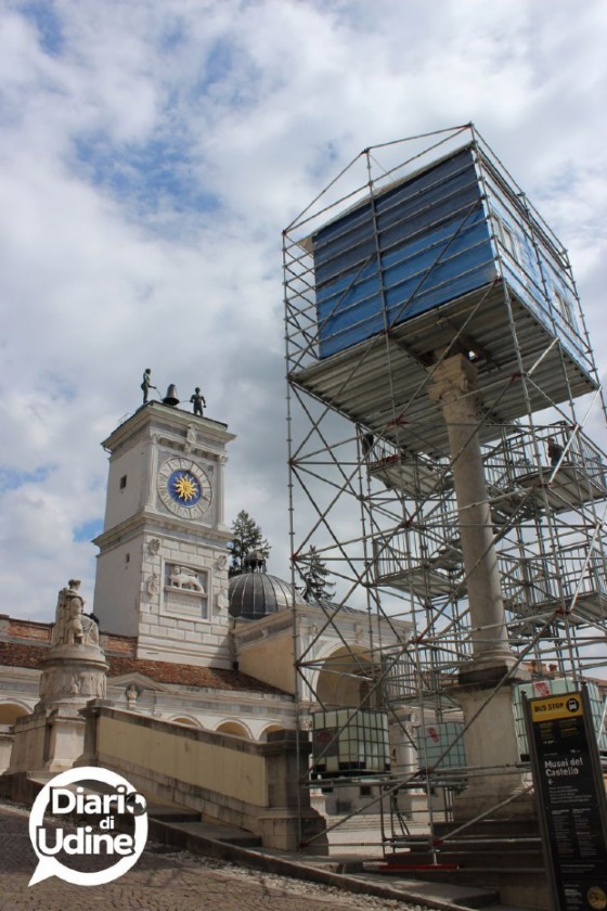 L'installazione di Tatzu Nishi in piazza Libertà a Udine
