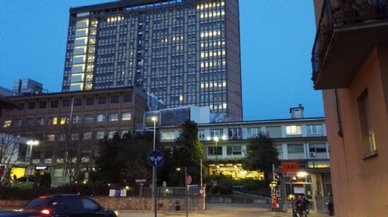 L'operaio è stato trasportato all'ospedale Cto (© Diario di Torino) L'operaio è stato trasportato all'ospedale Cto (© Diario di Torino)