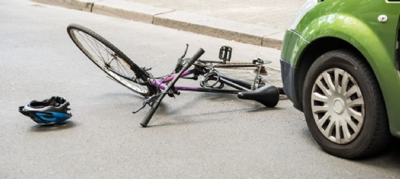 Incidente: auto contro bici, muore una donna (© AdobeStock | Andrey Popov) Incidente: auto contro bici, muore una donna (© AdobeStock | Andrey Popov)