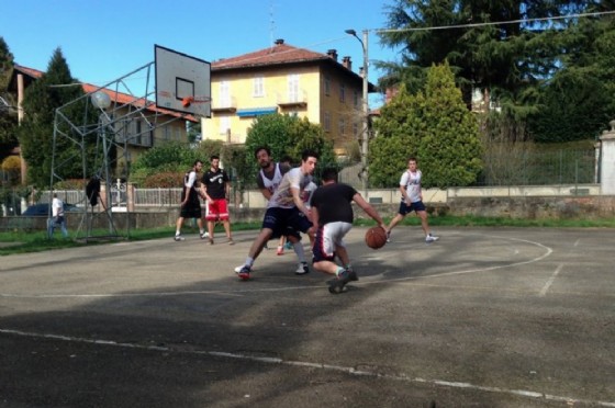 Il campetto di Cossila, abituale mete di partite di basket tra appassionati (© Diario di Biella) Il campetto di Cossila, abituale mete di partite di basket tra appassionati (© Diario di Biella)