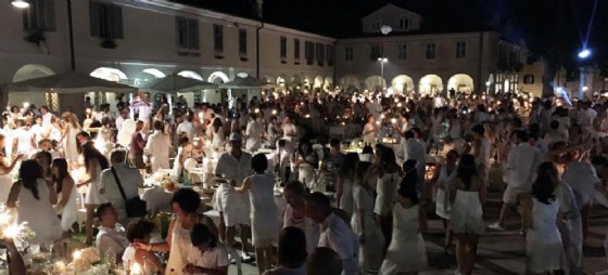 La cena in bianco arriva anche a Gorizia (© web GoBlanc) La cena in bianco arriva anche a Gorizia (© web GoBlanc)
