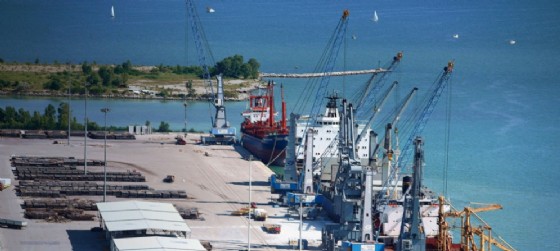 Regione Fvg finanzia e coordina la realizzazione dell'escavo del canale di accesso al Porto di Monfalcone (© web | Porto di Monfalcone) Regione Fvg finanzia e coordina la realizzazione dell'escavo del canale di accesso al Porto di Monfalcone (© web | Porto di Monfalcone)