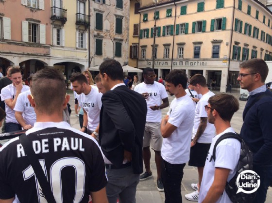 I giocatori dell'Udinese in piazza San Giacomo