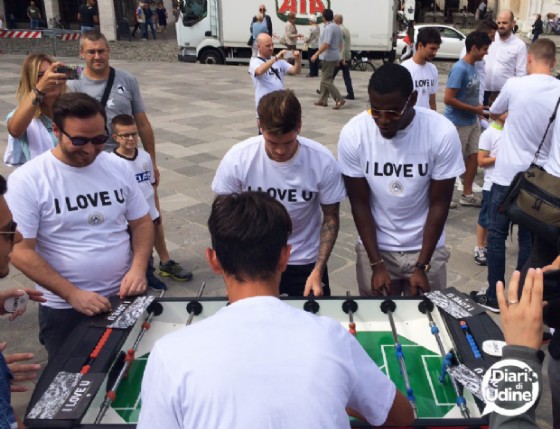 I giocatori dell'Udinese in piazza San Giacomo