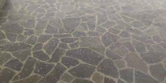 Chicchi di grandine caduti a nord di Udine