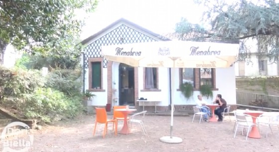 Il giardino dove si trova il bar/caffetteria "Interno 21", a Biella