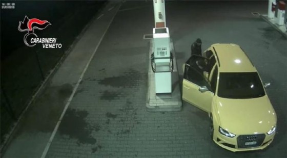 L'Audi gialla che creò scompiglio nel Nordest (© Carabinieri) L'Audi gialla che creò scompiglio nel Nordest (© Carabinieri)