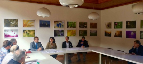 Riunione con l'ass. Santoro nel municipio di Tramonti di Sotto (© Uff Stampa Regione FVG) Riunione con l'ass. Santoro nel municipio di Tramonti di Sotto (© Uff Stampa Regione FVG)