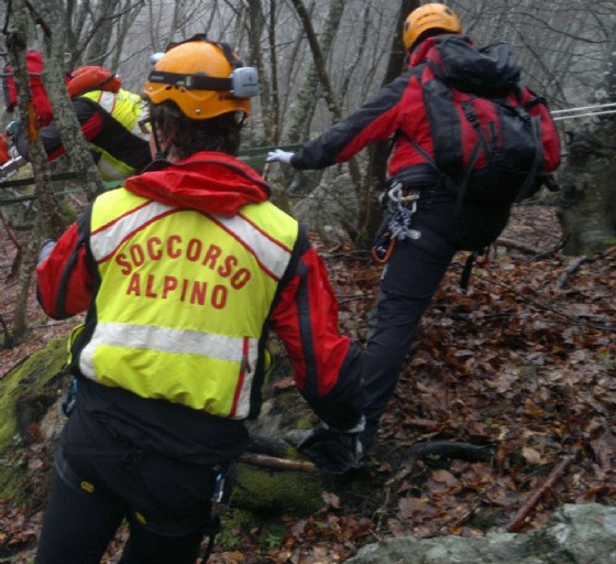 Soccorso alpino in azione a Frisanco (© Diario di Pordenone) Soccorso alpino in azione a Frisanco (© Diario di Pordenone)