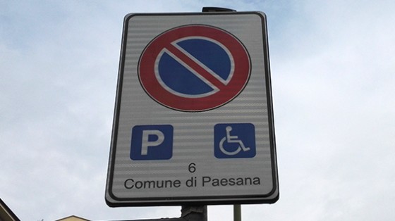 Cartello «Comune di Paesana» a Torino in via Domodossola