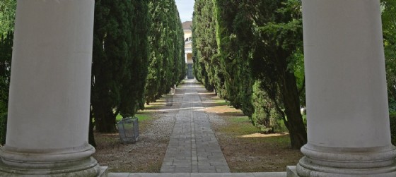 Nuovi orari per i cimiteri di Udine in occasione della settimana che ricorda i defunti (© AdobeStock | dragoncello) Nuovi orari per i cimiteri di Udine in occasione della settimana che ricorda i defunti (© AdobeStock | dragoncello)