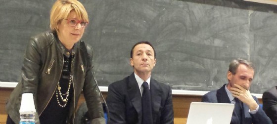 Maria Sandra Telesca (Assessore regionale Salute, Integrazione socio-sanitaria, Politiche sociali e Famiglia), Massimo Robiony (Docente e chirurgo) e Franco Fabbro (Docente Neuropsichiatria infantile) al convegno