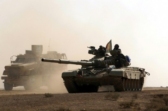An Iraqi forces tank advances towards the village of Salmani one of several surrounding villages Iraqi forces have worked to liberate during the ongoing battle to drive the IS out of the nearby hub city of Mosul © Ahmad al-Rubaye (AFP)