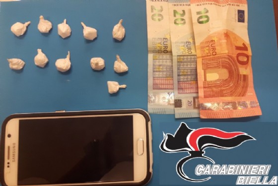 Droga, soldi e cellulare sequestrati dai carabinieri
