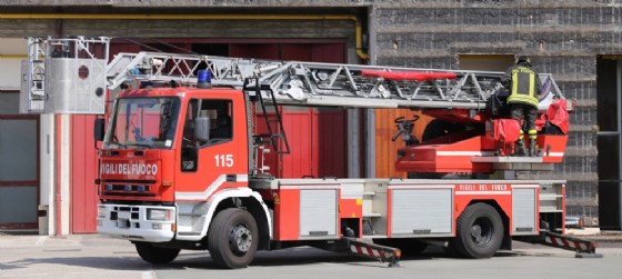 Rogo distrugge società di manutenzione di mezzi agricoli