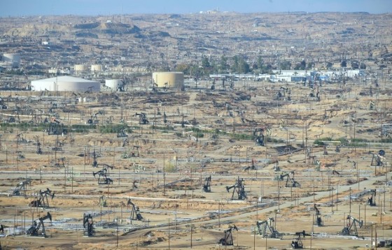 With an economy heavily linked to agriculture and petroleum extraction, Kern County is a Republican bastion surrounded by predonominantly Democratic California