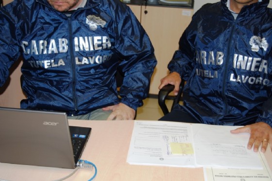 Militari durante un controllo