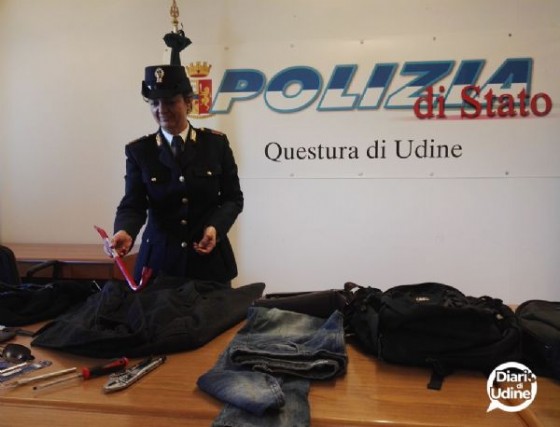 La refurtiva delle rapine alle auto ferme in coda in città