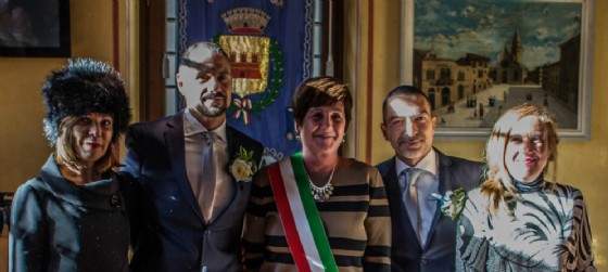 Fabio e Stefano nella cerimonia con il sindaco Laura Marzi (© Comune Muggia) Fabio e Stefano nella cerimonia con il sindaco Laura Marzi (© Comune Muggia)