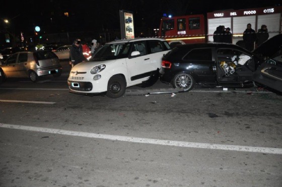 Incidente in piazza Manno: sette auto coinvolte