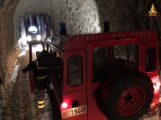 L'intervento di salvataggio ha richiesto l'impiego di più uomini e mezzi