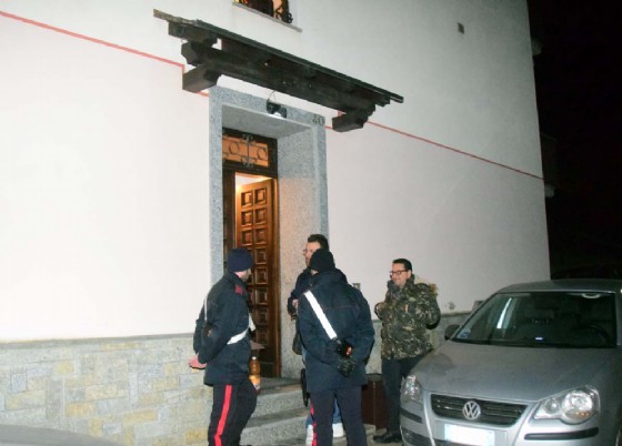 I carabinieri stanno svolgendo le indagini del caso