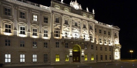 Il palazzo della Regione illuminato di giallo