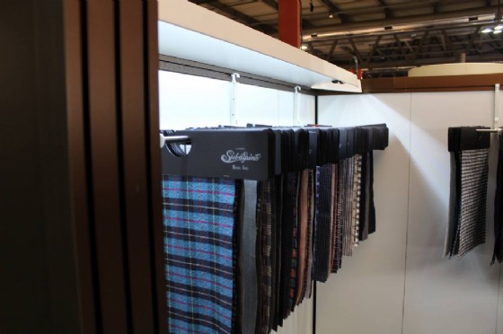 Campionario nello stand del Lanificio Subalpino