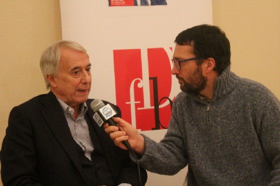 Pisapia intervistato dal giornalista Paolo La Bua (foto Cavallo)