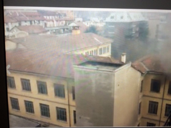 Incendio nella scuola elementare Giovanni Pascoli in zona Pagano a Milano, 8 febbraio 2017