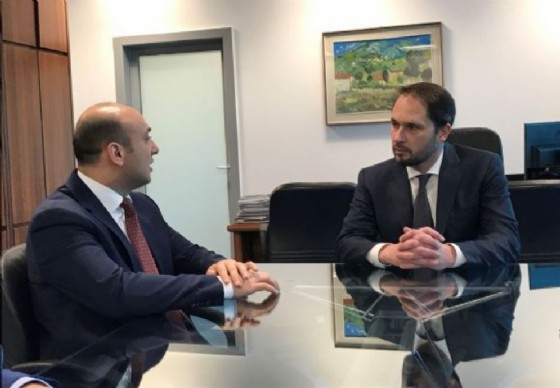 Mammad Ahmadzada (Ambasciatore Repubblica Azerbaigian a Roma) e Cristiano Shaurli (Assessore regionale Risorse agricole e forestali) (© Regione Friuli Venezia Giulia) Mammad Ahmadzada (Ambasciatore Repubblica Azerbaigian a Roma) e Cristiano Shaurli (Assessore regionale Risorse agricole e forestali) (© Regione Friuli Venezia Giulia)