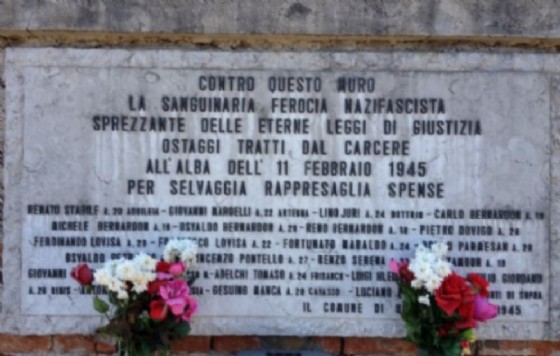 La lapide che ricorda i partigiani fucilati